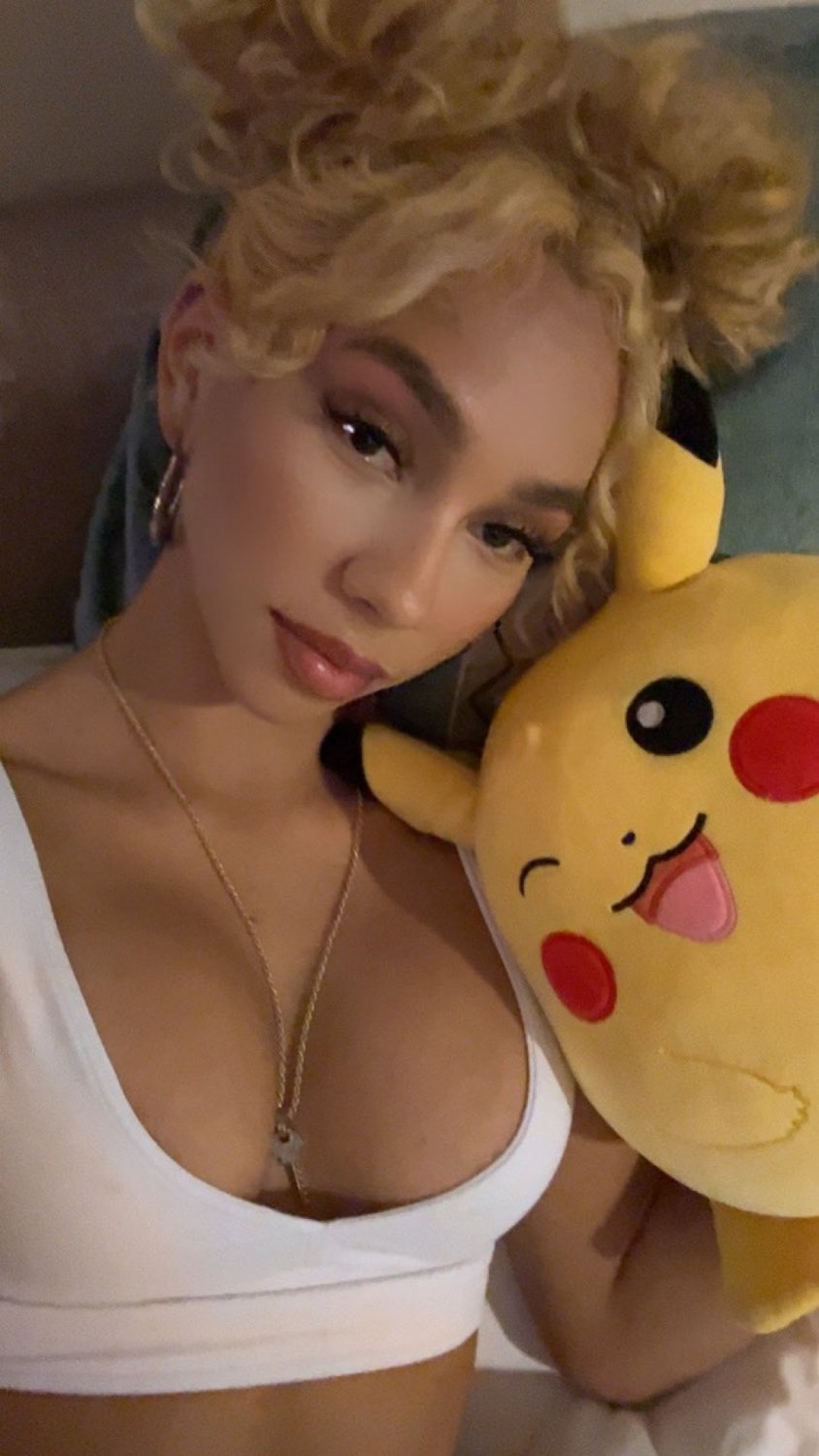 sexy light skin can control me anyday #plNyw3zU