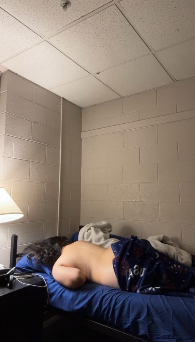 USA ARMY FEMALE SOLDIER. Caught sleeping naked. Who got more nudes of her #HJpAMXkp